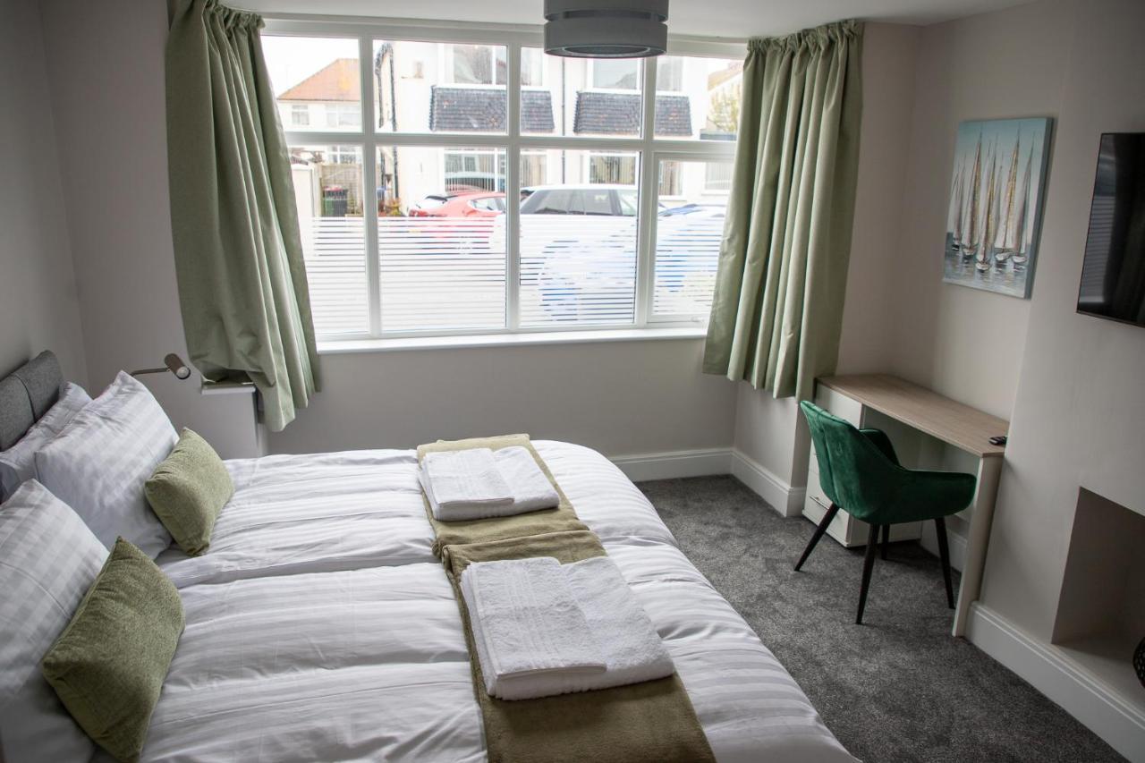 Wave Stays - Ground Floor Apartment - Outside Seating Area Cleveleys Exterior photo